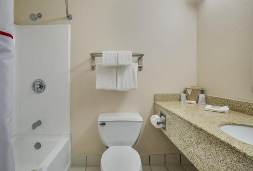 Red Roof Inn & Suites Knoxville East - image 8