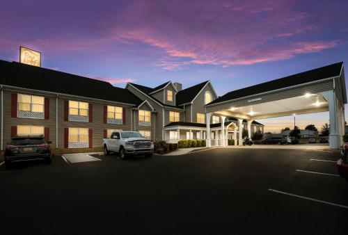 A szálláshely kívülről, Red Roof Inn & Suites Knoxville East in Központ közelében