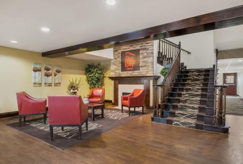 Red Roof Inn & Suites Knoxville East - image 14