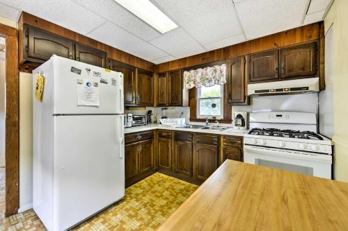 Breezy Ship Bottom House w/ Yard + Beach Access! in Ship Bottom (NJ)