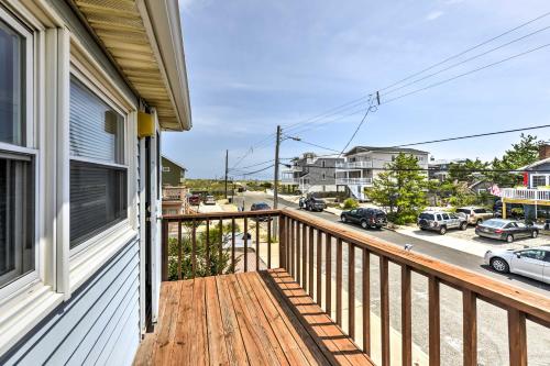 Breezy Ship Bottom House with Yard and Beach Access!