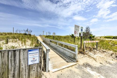 Breezy Ship Bottom House with Yard and Beach Access!