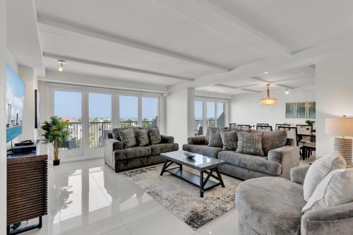 Oceanview jewel for large families! Beachfront resort shared pools & jacuzzi - image 3
