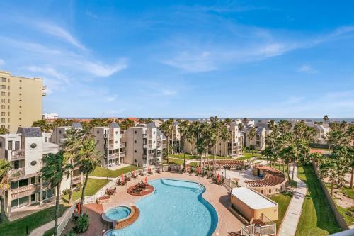 Oceanview jewel for large families! Beachfront resort shared pools & jacuzzi - image 7
