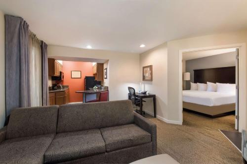 Sonesta ES Suites Dulles Airport