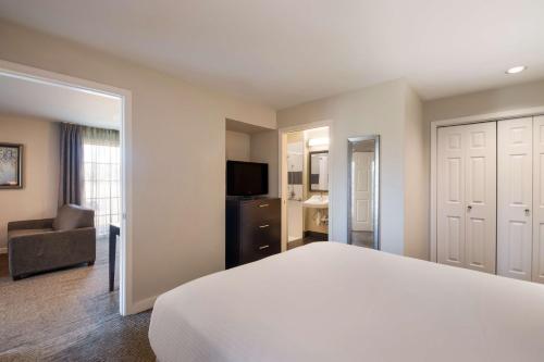 Sonesta ES Suites Dulles Airport