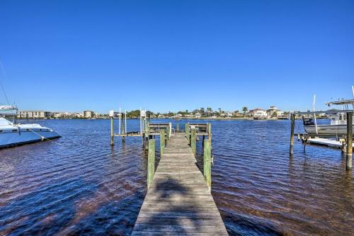 Waterfront Port Richey Getaway with Shared Dock in Port Richey (FL)