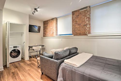 Cozy Norwalk Studio about 3 Mi to Beach! in Norwalk, USA