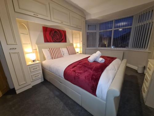 B&B Manchester - Stunning Holiday Home. Free Parking. - Bed and Breakfast Manchester