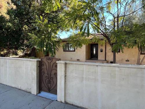 Tarzana 6 Bedroom Charmer W Pool in Tarzana