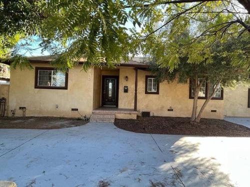 Tarzana 6 Bedroom Charmer W Pool in Tarzana
