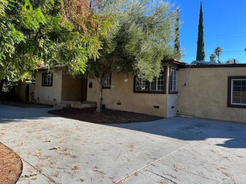 Tarzana 6 Bedroom Charmer W Pool in Tarzana