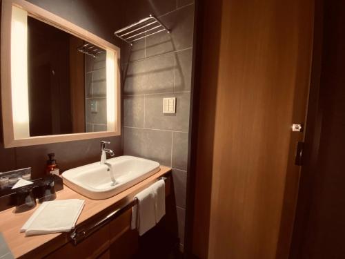 Standard Double Room image 6