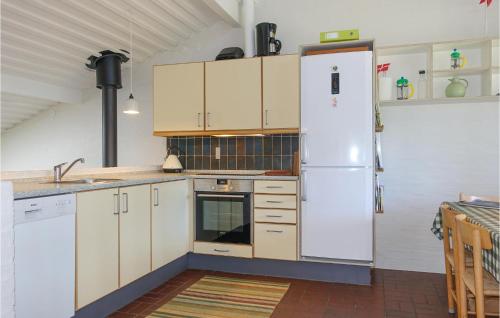 Kitchen, Stunning Apartment In Allinge With Wifi in Slotslyngvej