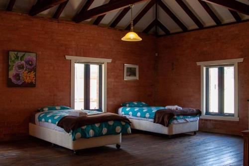1885 Warehouse Apartment in Tumbarumba