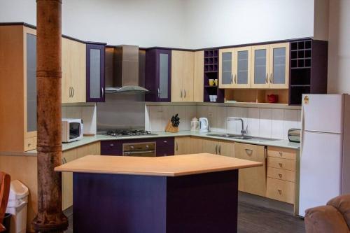 1885 Warehouse Apartment in Tumbarumba