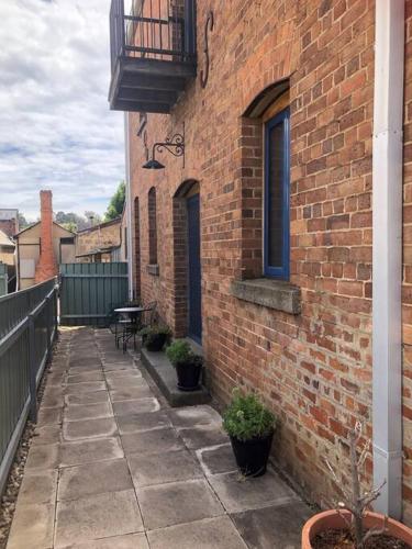 1885 Warehouse Apartment in Tumbarumba