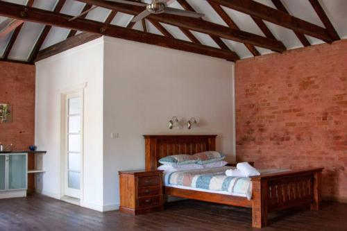 1885 Warehouse Apartment in Tumbarumba