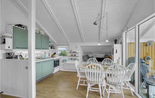 Konyha, Lovely Home In Roslev With Kitchen in Roslev