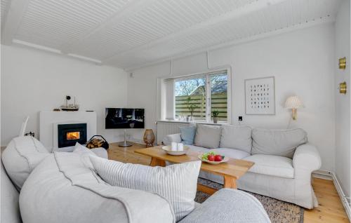  Beautiful Home In Blokhus With Wifi in Blokhus