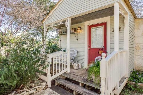 Last Outpost - Sophies Cottage in Medina, USA