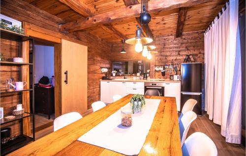 Cozy Home In Jamnica Pisarovinska With Kitchen