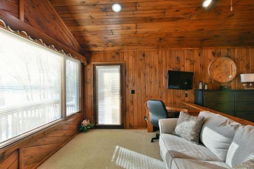 Spruce Haven home - image 11