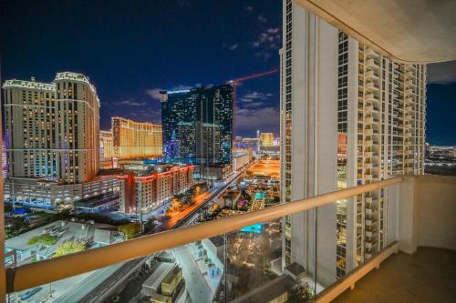 MGM Signature Towers, Balcony Suite, Strip View - NO RESORT FEES!, Las Vegas