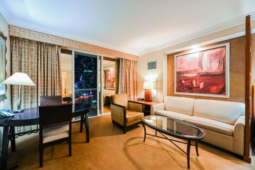 MGM Signature Towers, Balcony Suite, Strip View - NO RESORT FEES!, Las Vegas (photo 5)