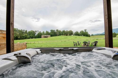 Forbidden Retreat Mountain View Private pool Hot tub Game room Movie theater in Sevierville, USA