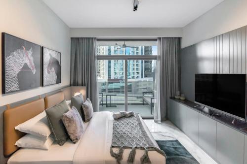 FAM Living - Urban Stays - MAG318 5 mins to Burj Khalifa - image 5