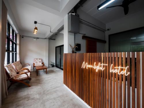 Lobby, Moonlight Cafe and Hotel in Tha Sala