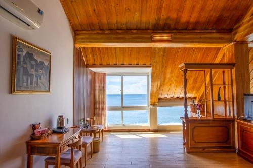 Suite, sea view