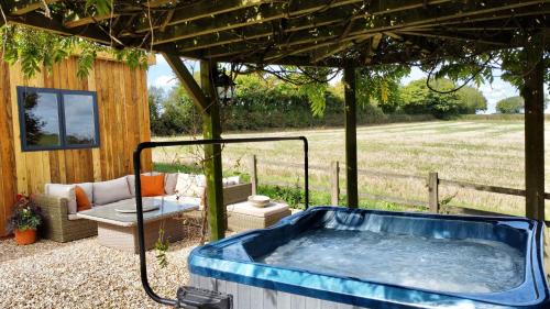 Wisteria View with hottub & cabin sleeps 20