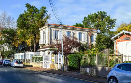 Stunning home in Arcachon with 3 Bedrooms and WiFi