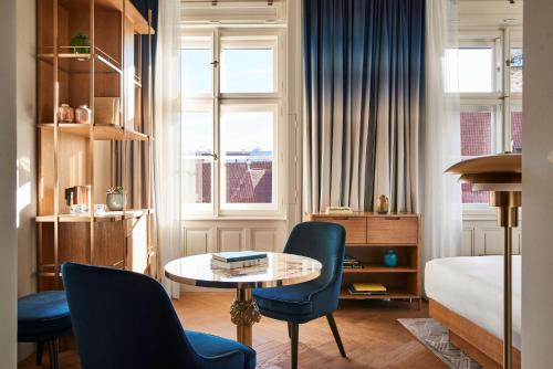 room detail thumbnail 1