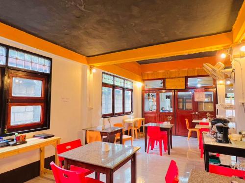 Restaurant, Mookboonchu Guest House, Kohmook, Trang in Trang