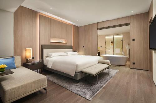 One-Bedroom King Suite with Ocean View image 4
