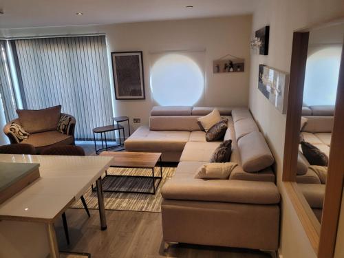 2-bed Flat with Parking (Near COOP)
