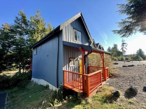 Waterfront Timber Frame Cottage!