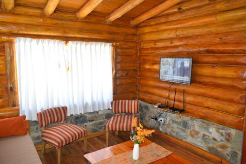 Bungalow with Garden View image 8