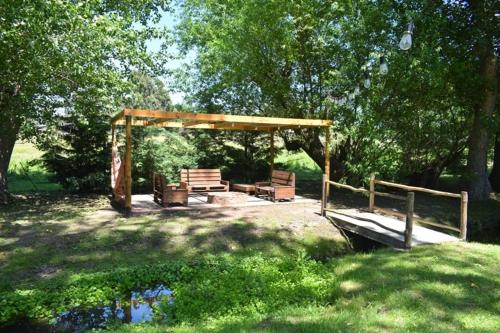 Bungalow with Garden View image 1