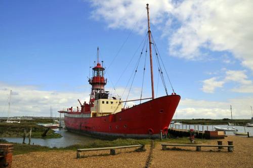 The Wobbin, Remote, Comfort, Sea Views and the beautiful Essex Marshes