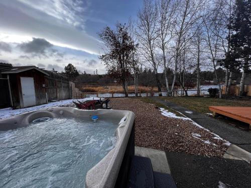 Otter River Lodge in Tumalo