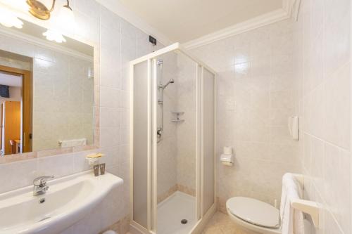 Flos Hotel Room Type - Classic Queen Room
