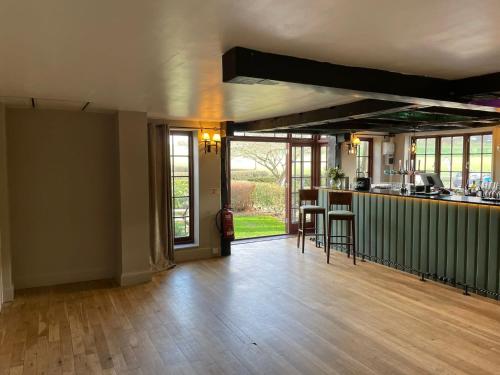 Pub/Lounge, Tottington Manor Hotel in Upper Beeding