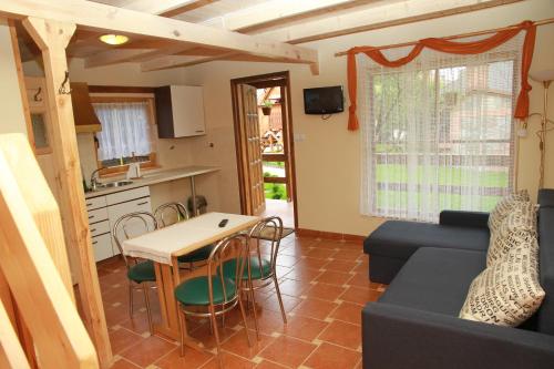 Bungalow (5 Adults)
