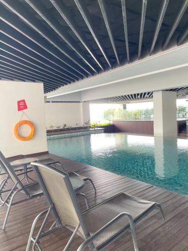 Swimming pool, Atria Sofo Suites near Atria Shopping Gallery