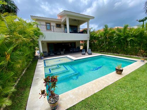 B&B Puerto Aventuras - Casa Arnold - Luxurious 4 bedroom villa with pool - Bed and Breakfast Puerto Aventuras