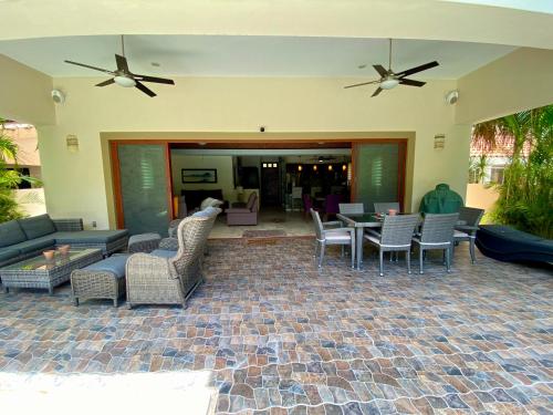 Casa Arnold - Luxurious 4 bedroom villa with pool in Puerto Aventuras, Mexico